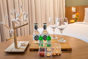 thumbnail: Champagne service
