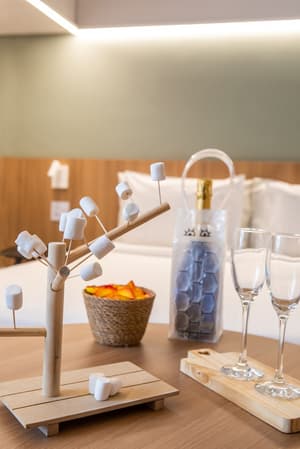 thumbnail: Champagne service