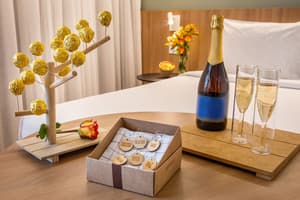 thumbnail: Champagne service