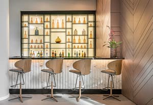 thumbnail: Bar (on property)