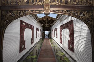 thumbnail: Interior entrance