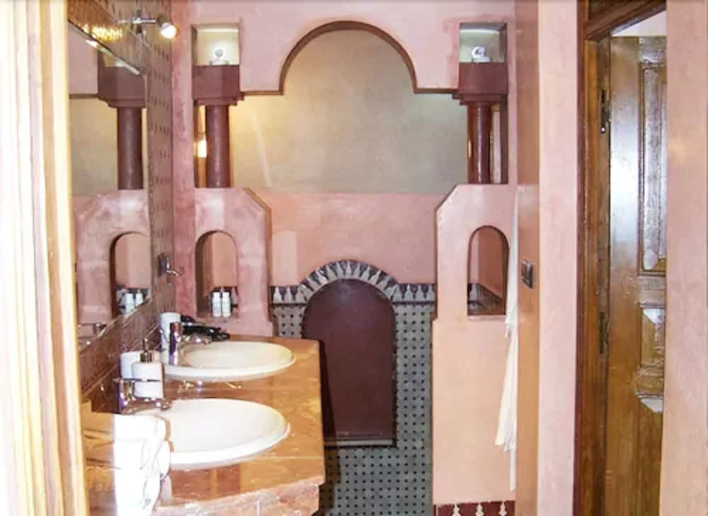 Bathroom sink