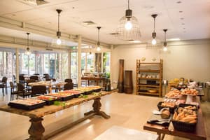 thumbnail: Outdoor dining