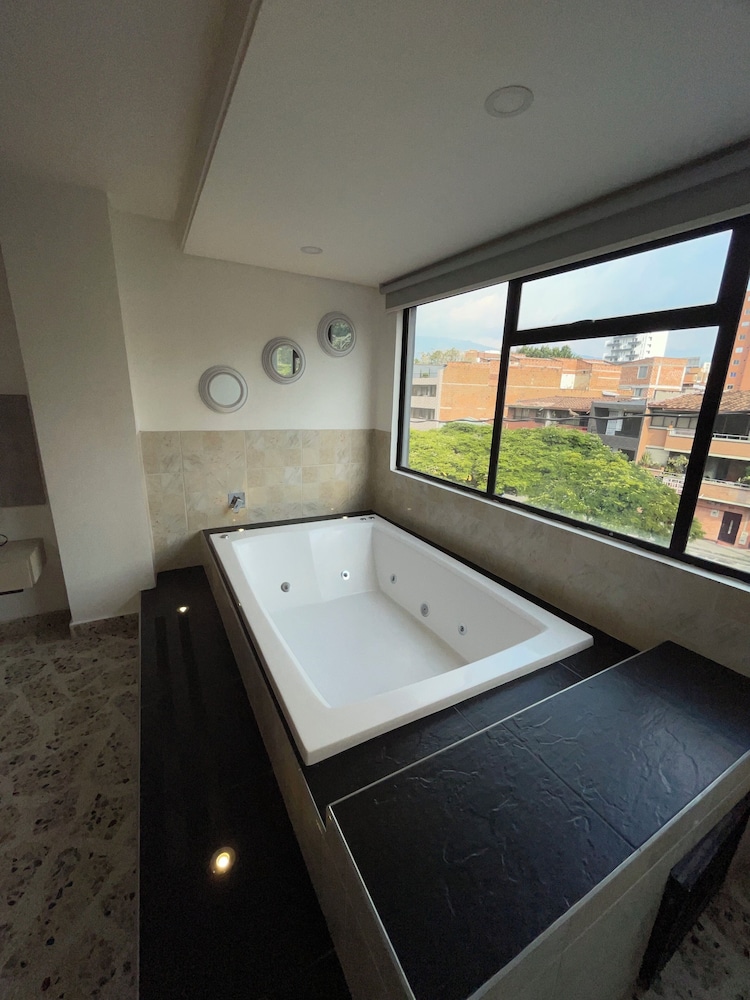 Private spa tub