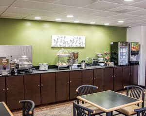 thumbnail: Breakfast area