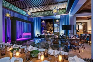 thumbnail: Bar (on property)