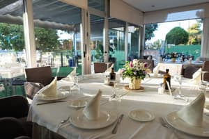 thumbnail: Restaurant