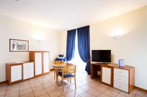 thumbnail: In-room dining