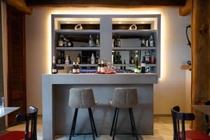 thumbnail: Bar (on property)