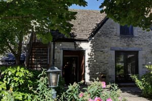thumbnail: Courtyard