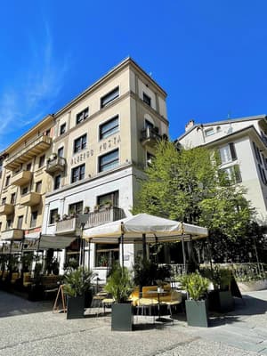 thumbnail: Outdoor dining