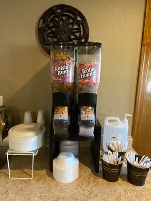 thumbnail: Breakfast area