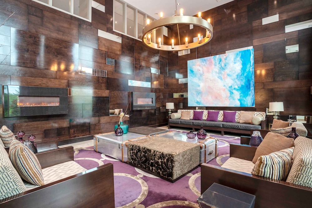 Lobby lounge