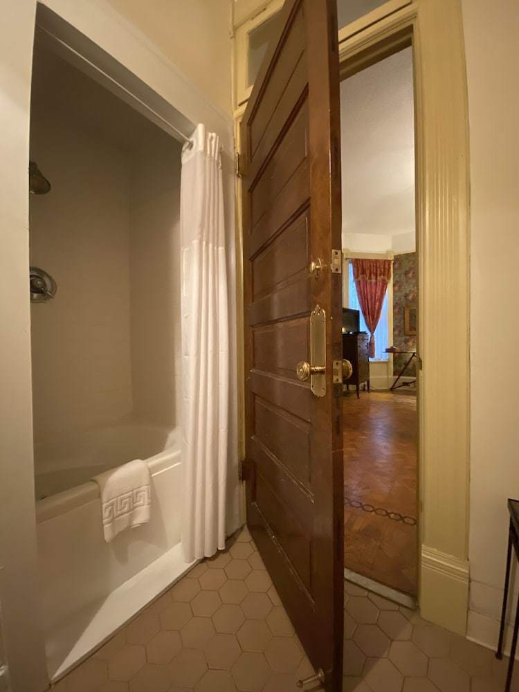 Jetted tub