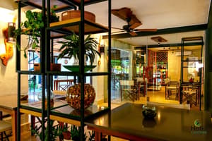 thumbnail: Restaurant