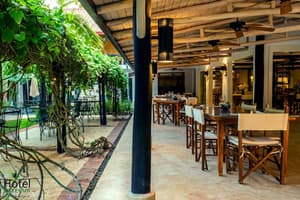 thumbnail: Restaurant