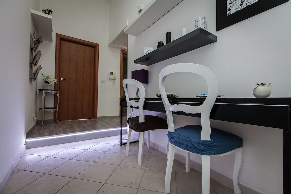 Check-in/check-out kiosk