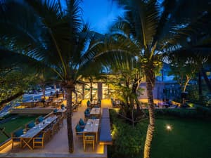 thumbnail: Outdoor dining