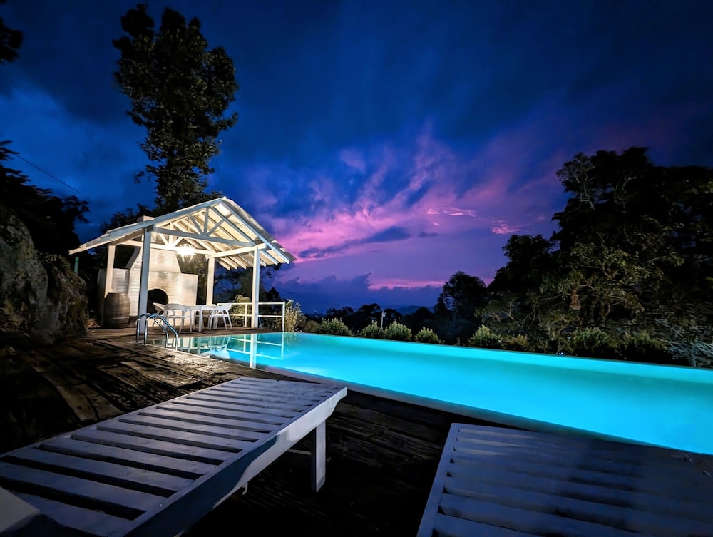 Infinity pool