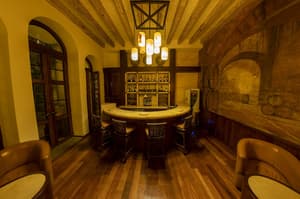 thumbnail: Bar (on property)