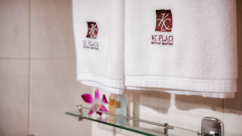 Bathroom amenities