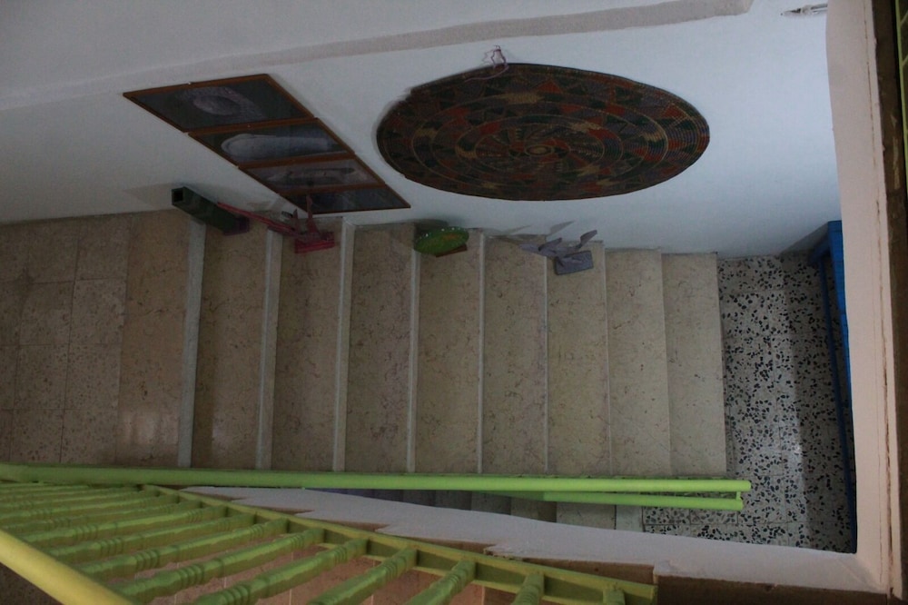 Handrails in hallways