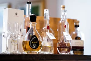 thumbnail: Bar (on property)