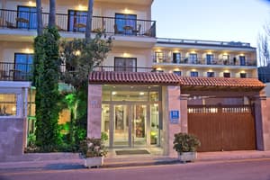 thumbnail: Front of property - evening/night