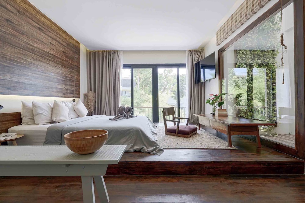 Private spa tub