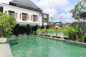 thumbnail: Pool
