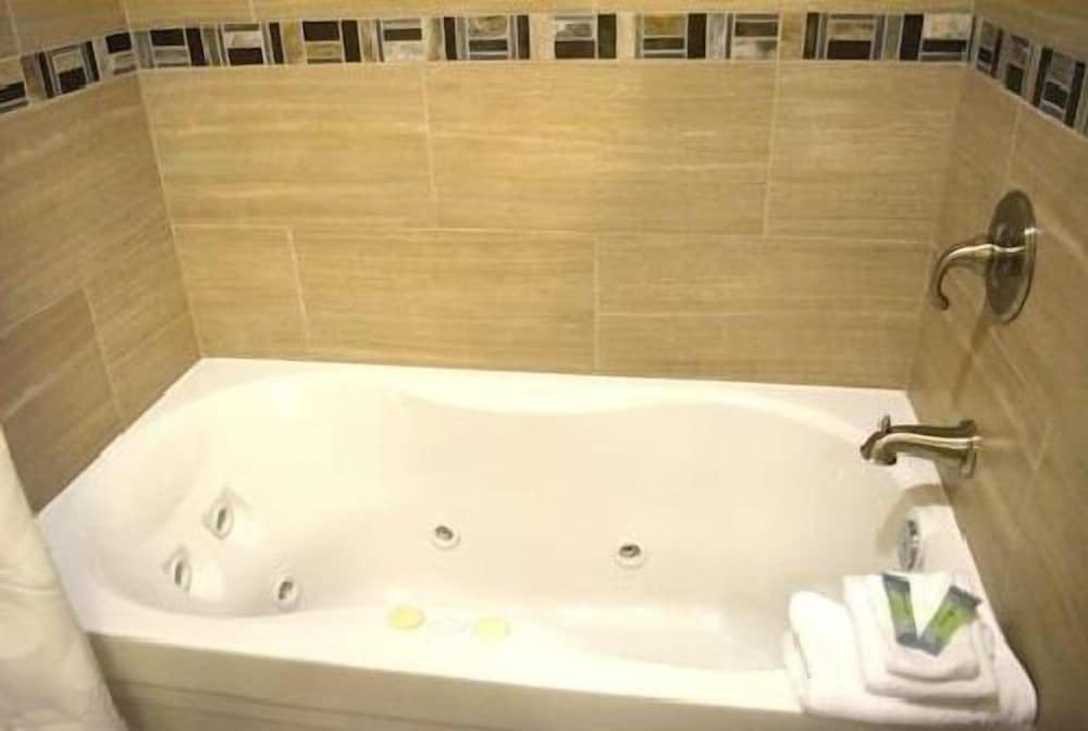 Jetted tub