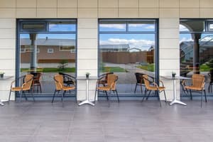 thumbnail: Outdoor dining