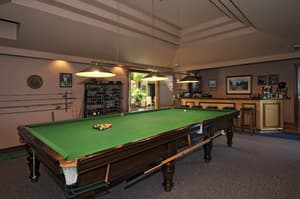 thumbnail: Bar (on property)