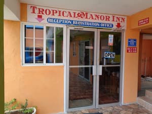 Tropical Manor Inn