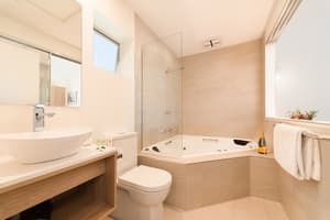 thumbnail: Jetted tub