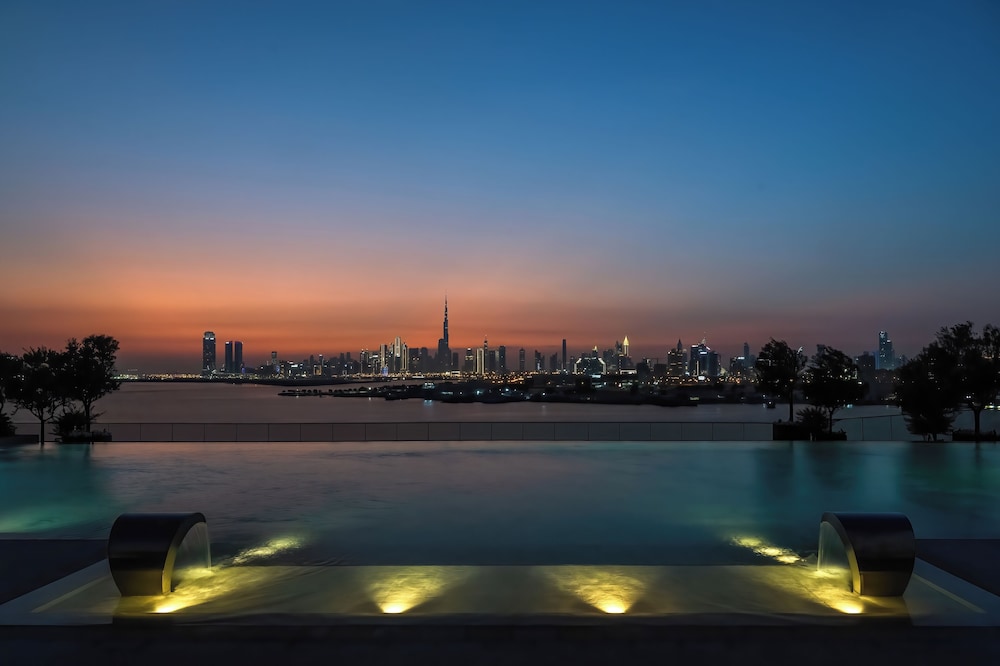 Infinity pool