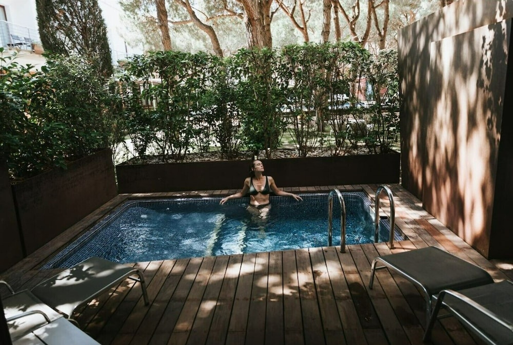 Private pool