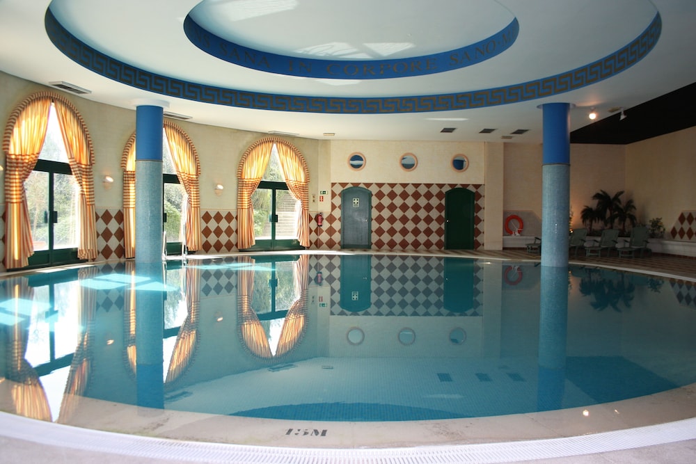 Swimming pool-spa