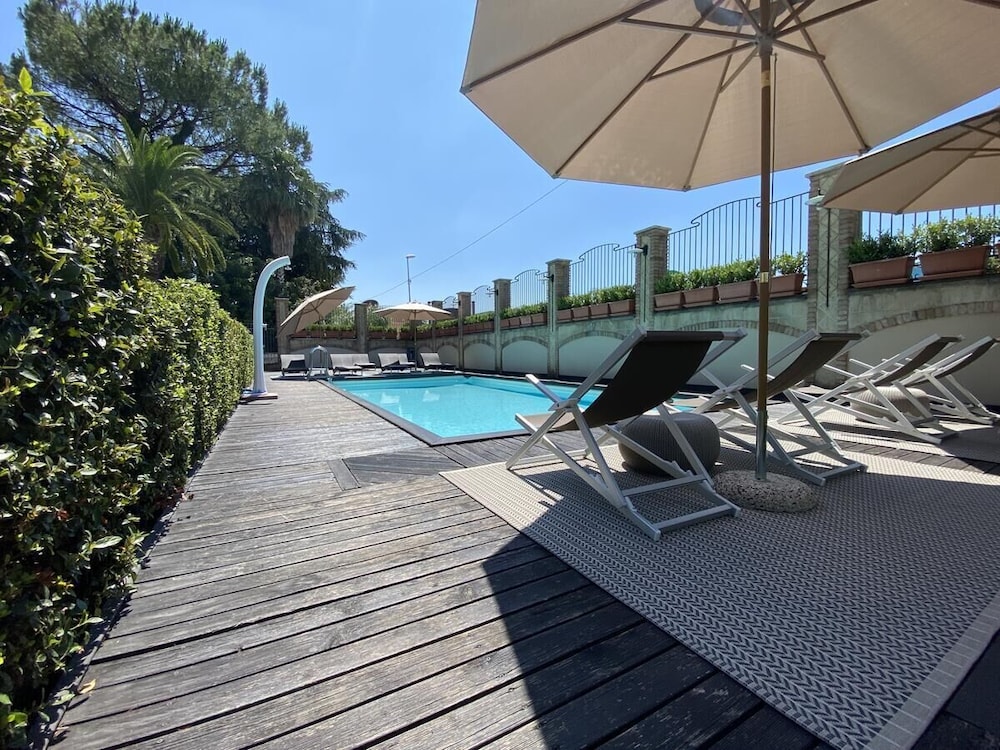 Sundeck