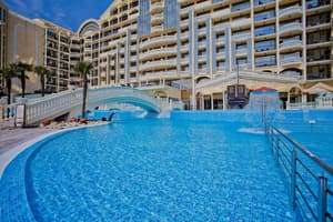 thumbnail: Outdoor pool