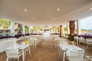 thumbnail: Outdoor dining