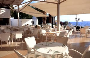 thumbnail: Outdoor dining