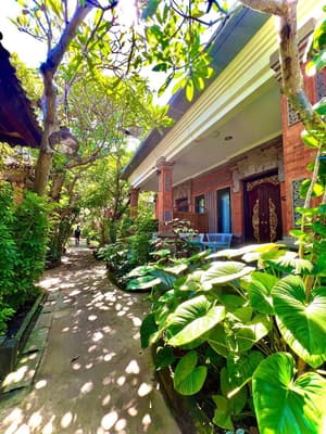 thumbnail: Front of property