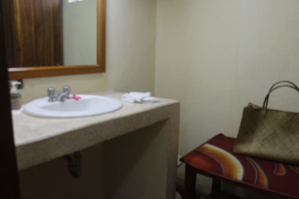 Bathroom sink