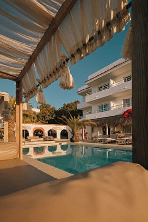 thumbnail: Front of property