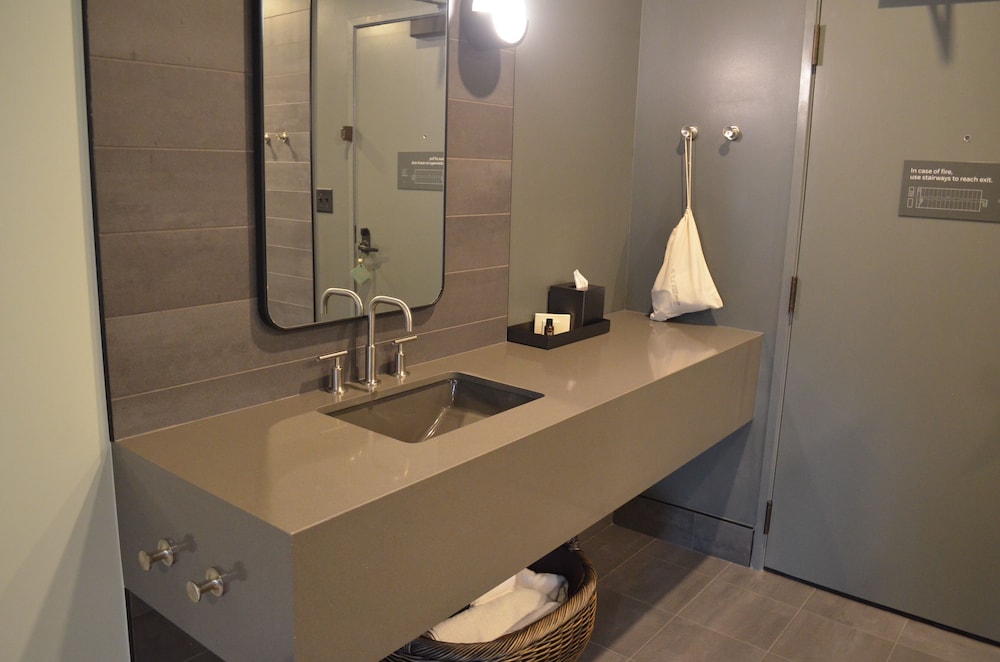 Bathroom sink