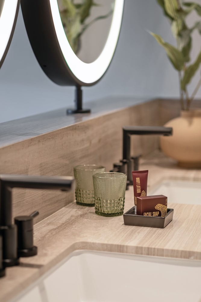 Bathroom amenities