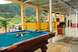 thumbnail: Sports bar