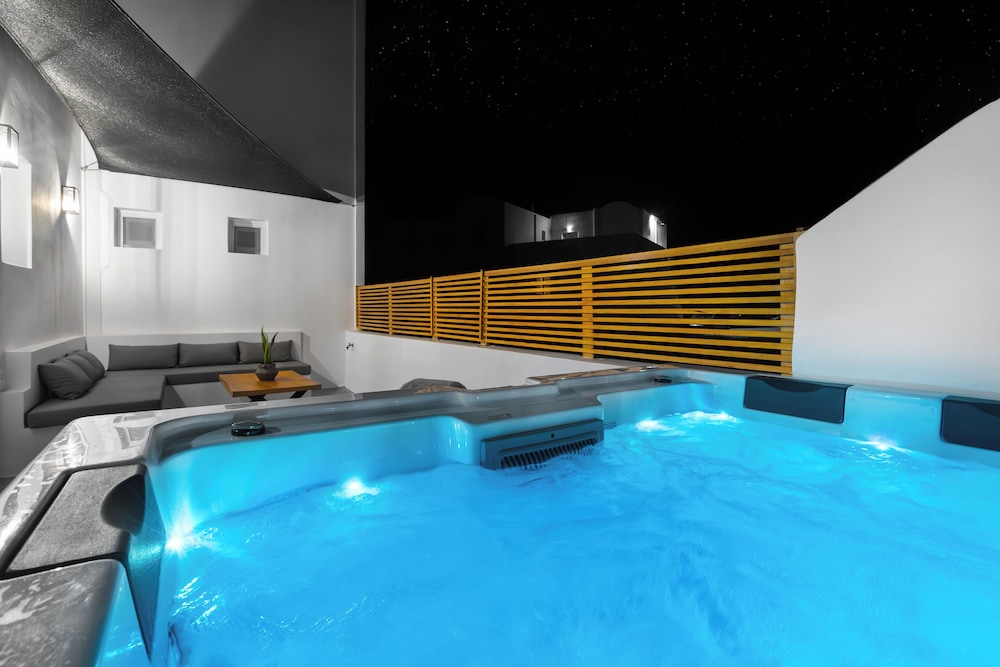 Private spa tub