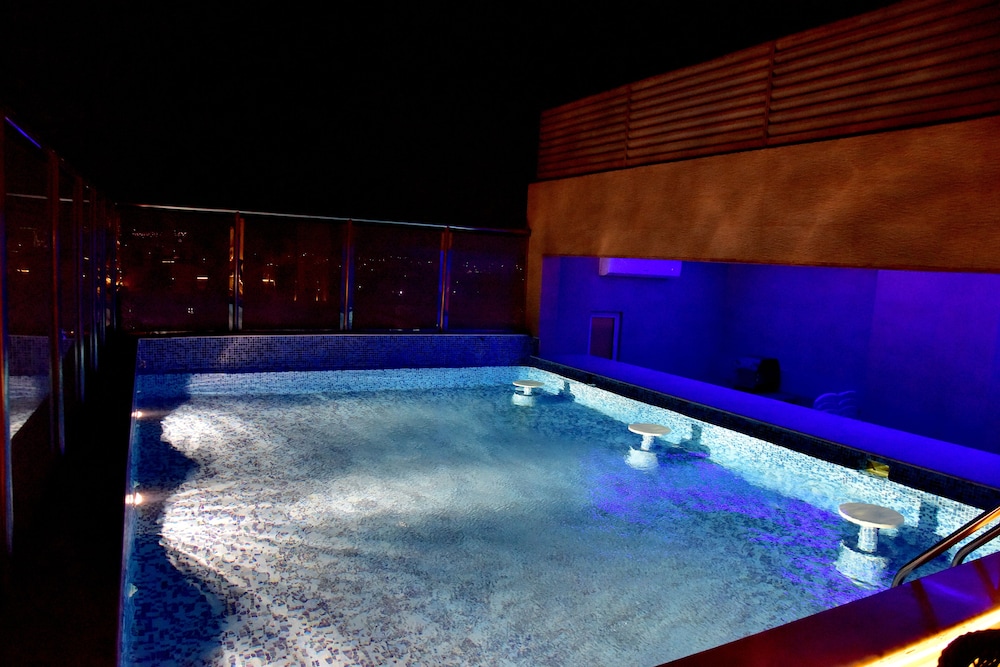 Swimming pool-spa